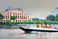 "កំពែងដែកដ៏រឹង​មាំការពារ​ព្រំដែន" នៅកំពង់ផែ និងសមុទ្រវៀតណាម